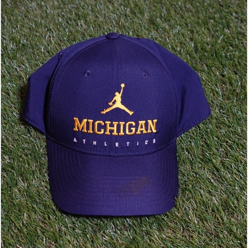 UNIVERSITY OF MICHIGAN WOLVERINES JORDAN BRAND HAT WOLVERINES  Size M/L
